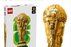 LEGO Editions FIFA Dünya Kupası Resmi Kupa 43020-12 Yaş ve Üzeri Çocuklar için 2 İnsan Figürü, İkonik Küre ve Levha İçeren Yaratıcı Dekoratif Yaratıcı Oyuncak Yapım Seti, Hediye Fikri (2842 Parça)