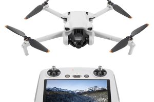 DJI Mini 3 (DJI RC – Ekran kumandalı) – 249 Gram ağırlık, 10 km uzağa gidebilen, 1/1,3 inç 4K çekim özellikli 38 dakika uçuş