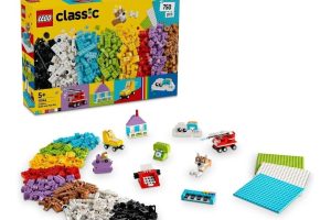 LEGO Classic Yaratıcı Yapım ve Oyun Kutusu 11044-5 Yaş ve Üzeri Kız ve Erkek Çocukları için Yapılabilir Ev, Köpek, İtfaiye Arabası, Piyano, Bulut ve Gökkuşağı İçeren Oyuncak Yapım Seti (750 Parça)