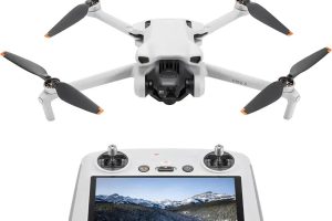 DJI Mini 3 (DJI RC – Ekran kumandalı) – 249 Gram ağırlık, 10 km uzağa gidebilen, 1/1,3 inç 4K çekim özellikli 38 dakika uçuş