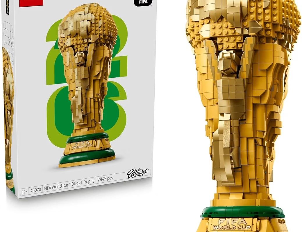LEGO Editions FIFA Dünya Kupası Resmi Kupa 43020-12 Yaş ve Üzeri Çocuklar için 2 İnsan Figürü, İkonik Küre ve Levha İçeren Yaratıcı Dekoratif Yaratıcı Oyuncak Yapım Seti, Hediye Fikri (2842 Parça)