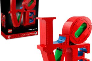 LEGO Art LOVE Yapım Seti 31214 – Yetişkinler için Ofis veya Ev Hediyesi Olabilecek Robert Indiana Heykeli Dekoratif Yapım Seti, Çiftler için Nişan veya Sevgililer Günü Hediye Fikri (791 Parça)