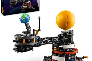 LEGO Technic Dünya ve Ay Yörüngesi Model Yapım Seti 42179-10 Yaş ve Üzeri Kız ve Erkek Çocuklar için Uzay Oyuncakları, Bağımsız ve Yaratıcı Güneş Sistemi Oyuncağı, Hediye Fikri (526 Parça)