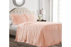🛍️ Lush Decor Fırfırlı Etekli Yatak Örtüsü Takımı   3 Parça Lüks Çiftlik Evi Yatak Takımı   Zarif, Büyüleyici Fırfır Detayı   Zamansız Stil ve Klasik Tasarım   Yumuşak ve Hafif   Queen, Blush