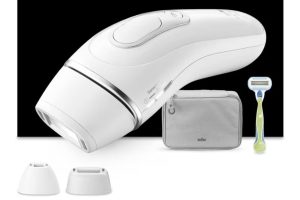 Braun Silk·expert Pro 3 IPL Tüy Alma Sistemi, PL3122, Çanta, Gillette Venus ve 2 Başlık ile