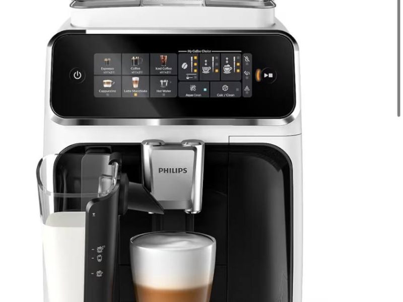 Philips Serisi 3300 Tam Otomatik Espresso Makinesi LatteGo Süt Sistemi ile, 6 Kahve Çeşidi, SilentBrew Teknolojisi, AquaClean Filtre – Beyaz & Parlak Siyah (EP3343/50)