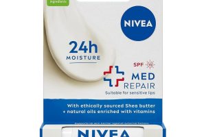 🛍️ NIVEA Med Repair Dudak Bakım Kremi, 24 Saat Nem,Doğal Yağlar ile Çatlamış Dudak Bakım,SPF 15 (4,8 ml) — %33 İndirim