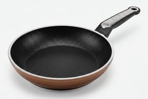 🚨 Papilla Assos 22 cm Maxi Tava – Bordo Renkli, Metalik Detaylı Saplı Yanmaz Yapışmaz Pratik Pişirme Tavası