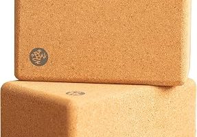 Manduka Yoga-Block, belastbares Material, tragbar und leicht zu greifen, bequeme Kanten, verschiedene Stile und Größen. — %36 İndirim | Amazon TR Fırsatı