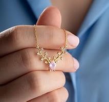NEREZE 925 Ayar Gümüş Gold Kaplama Pembe Taşlı Ren Geyiği Model Kolye — %30 İndirim | Amazon TR Fırsatı