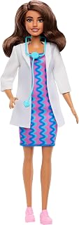 Çıkarılabilir beyaz önlüğü, elbisesi, ayakkabıları ve stetoskop aksesuarıyla Barbie Kariyer Bebekleri doktor bebek, JKF76