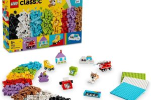 LEGO Classic Yaratıcı Yapım ve Oyun Kutusu 11044-5 Yaş ve Üzeri Kız ve Erkek Çocukları için Yapılabilir Ev, Köpek, İtfaiye Arabası, Piyano, Bulut ve Gökkuşağı İçeren Oyuncak Yapım Seti (750 Parça)