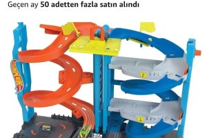 Hot Wheels® Heyecanlı Yarış Kulesi | Araç ve parça seti ölçekli 1:64, 2 oyun modu, tek veya çift yarış, HKX43