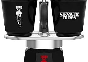 Bialetti – Stranger Things Set Mini Express: Ocak Üstü Espresso Pişirici + 2’li Seramik Isıya Duyarlı Shot Bardağı Seti, Renk Değiştiren, İndüksiyonlu Ocaklar İçin Uygun Değil, Siyah — %25 İndirim | Amazon TR Fırsatı
