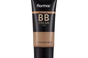 🛍️ Yağlı & Karma Ciltlere Özel Parlama Önlemeye Yardımcı SPF25 Mat Bitişli BB Krem