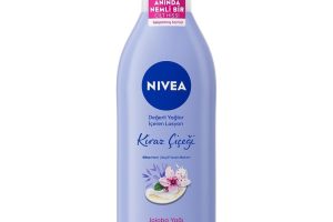 🛍️ NIVEA Değerli Yağlar İçeren Vücut Losyonu Kiraz Çiçeği ve Jojoba Yağı, 400 ml,Tüm Ciltler,48 Saat Nemlendirici, Hızlı Emilir