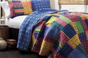 🛒 Lush Decor Misha Yorgan | Yama İşi Bohem Ters Çevrilebilir Baskı Desenli 3 Parça Yatak Seti – Battal Boy – Fuşya ve Mavi — %85 İndirim